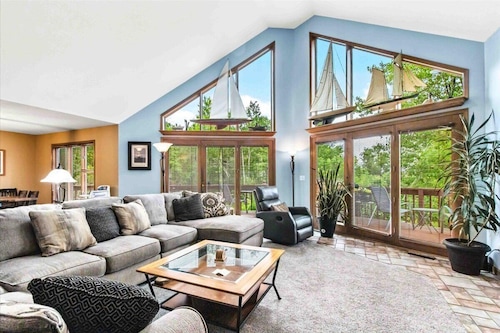 LARGE LAKEFRONT HOME ON LAKE PETENWELL  WITH VOLLEYBALL COURT