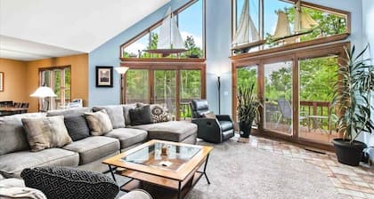 LARGE LAKEFRONT HOME ON LAKE PETENWELL WITH VOLLEYBALL COURT