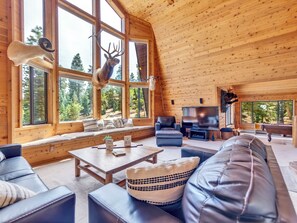 Smart TV, fireplace, ping pong