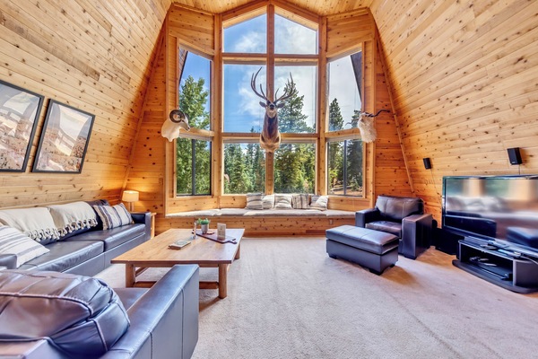 Smart TV, fireplace, table tennis