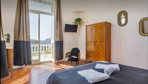 11 habitaciones, tabla de planchar con plancha y cuna de viaje 