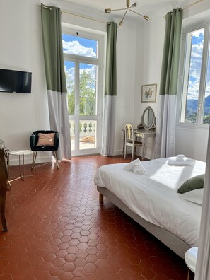 11 bedrooms, iron/ironing board, travel crib, free WiFi