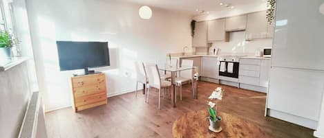 City Apartment | 2 bedrooms, iron/ironing board, free WiFi, bed sheets
