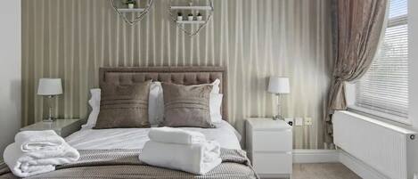 2 quartos, ferros/tábuas de passar roupa, Wi-Fi, roupa de cama