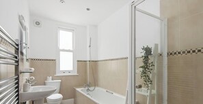Badekar, hårtørrer, Shampoo
