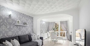 TV, Netflix, streaming services, offices