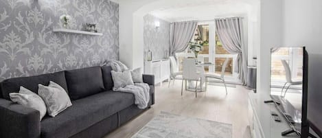 Téléviseur, Netflix, services de diffusion en continu, bureau