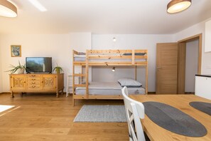 1 bedroom, iron/ironing board, travel crib, free WiFi - Old Boatman's House, Apt.4 (Radovljica)