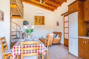 Traditional Villa, 2 Bedrooms, Private Pool, Mountain View | Living area