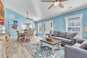 TV connectée, jeux vidéo, baby-foot, table de tennis de table