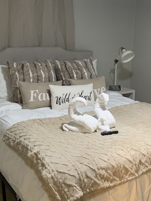 2 bedrooms, iron/ironing board, travel cot, free WiFi
