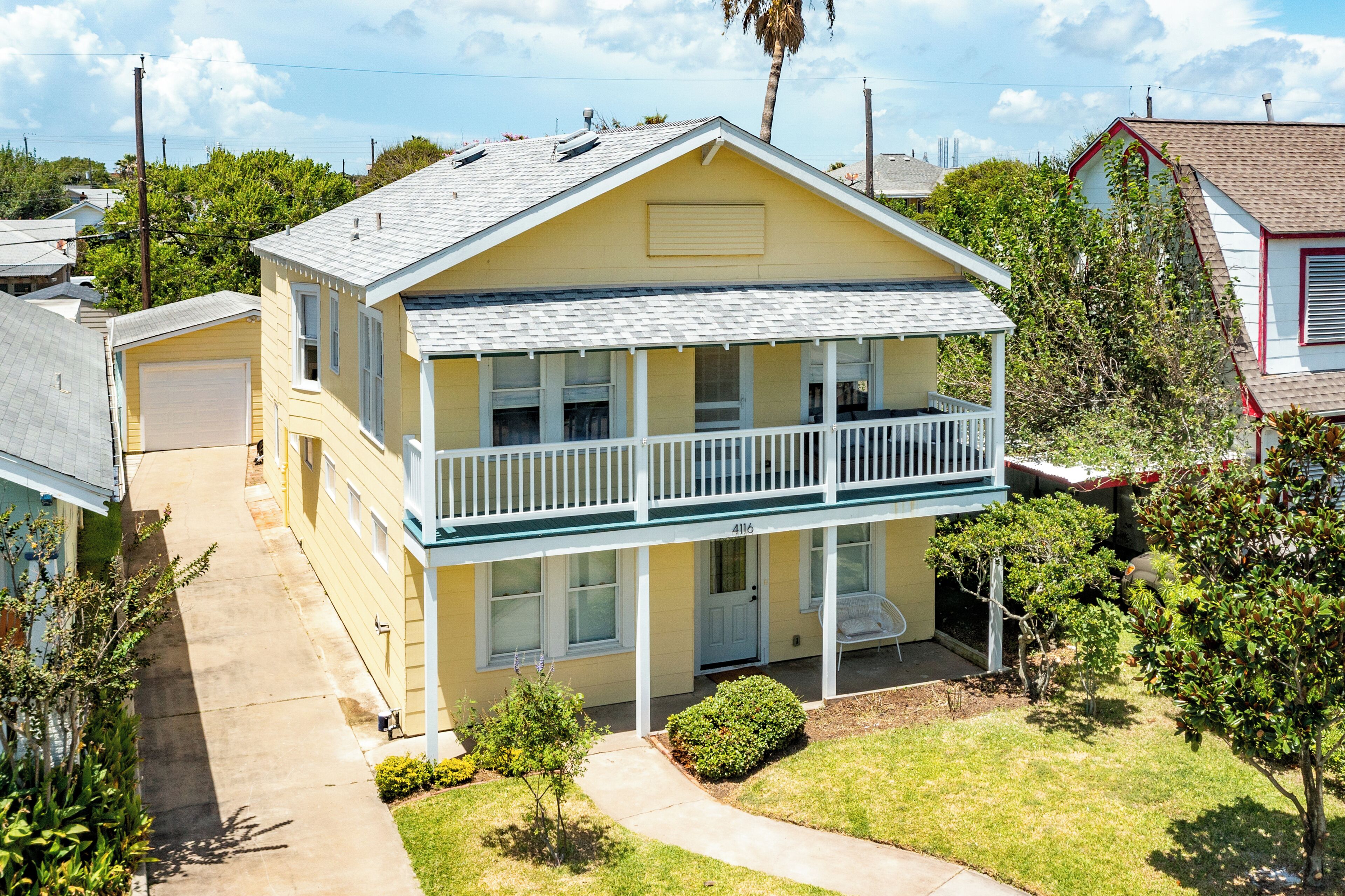 5BR Lemon Drop - Steps to Beach & Night Life: Unwind & Explore