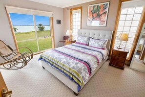 3 bedrooms, iron/ironing board, bed sheets