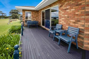 Outdoor dining - Boasting 180-degree water views, down a quiet country road (Tambo Bay)