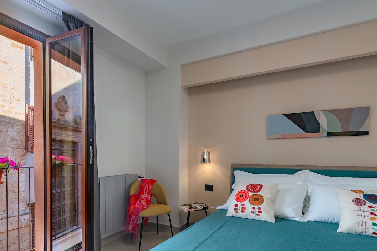 Standard Room, 1 Double Bed, Non Smoking, City View | Desk, WiFi (free), bed sheets