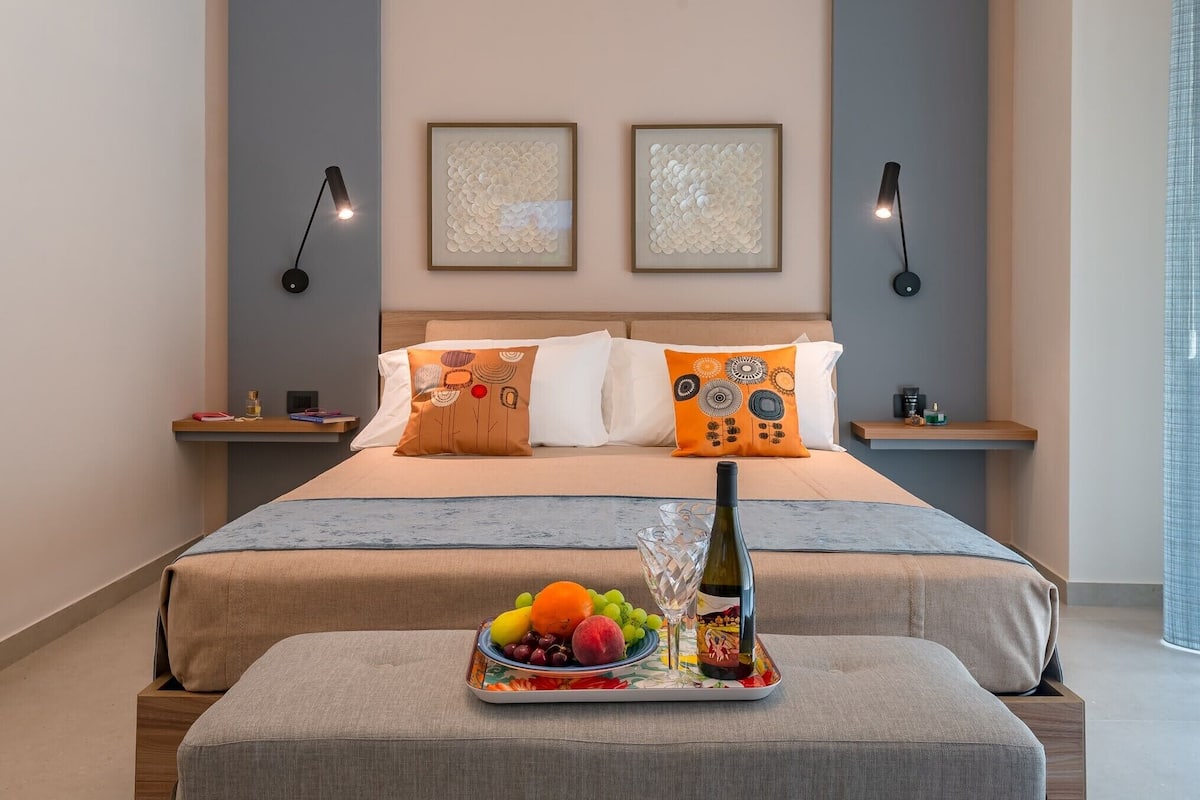 Standard Room | Desk, WiFi (free), bed sheets