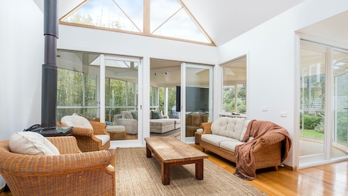 Malda's Retreat - Pet Friendly Absolute Beachfront