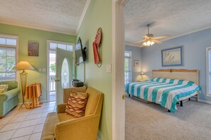 4 bedrooms, free WiFi, bed sheets - Piper's Retreat - Four Bedroom, Three Bath Dog Friendly Home (Surfside Beach)