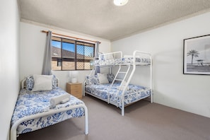 2 bedrooms, iron/ironing board, bed sheets