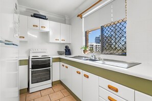 Fridge, microwave, oven, stovetop - Breakers 6 - Ocean Views at The Breakers (Forster)