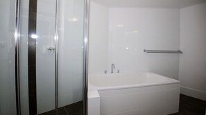 Shower - Paradise Court 1 - Marina Views (Forster)