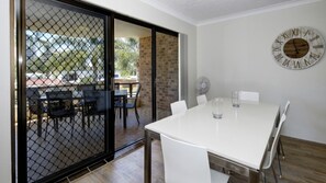 Dining - Wallis Court 7 - Easy walk to main beach, lake and shops (Forster)