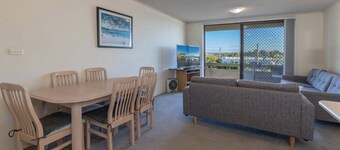Lakeshore Lodge 2: 2  BR, 1  BA Apartment in Forster, Sleeps 4
