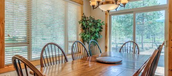 Fantastic 7 Bd Home in Sunriver, AC, Hot Tub, SHARC, Bikes