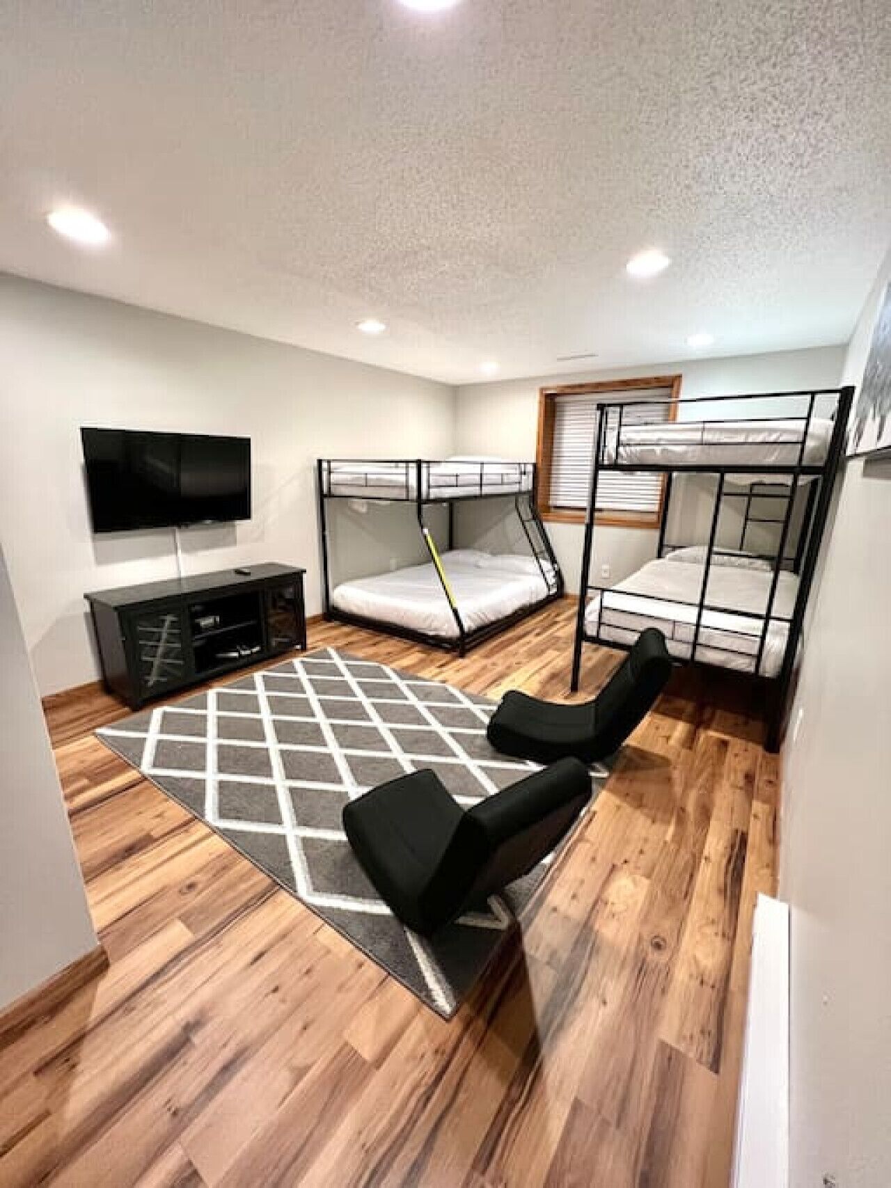 5 Schlafzimmer, Schreibtisch, Bügeleisen/Bügelbrett, WLAN