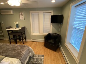 1 habitación, escritorio, tabla de planchar con plancha y wifi gratis 
