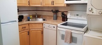 Amazing Studio-7 min walk to BID Hosp 15 min to D-town w/ W/D, DW MW Jacuzzi tub