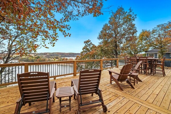 Outdoor dining - Eagles View - Panoramic Views of Beaver Lake (Springdale)