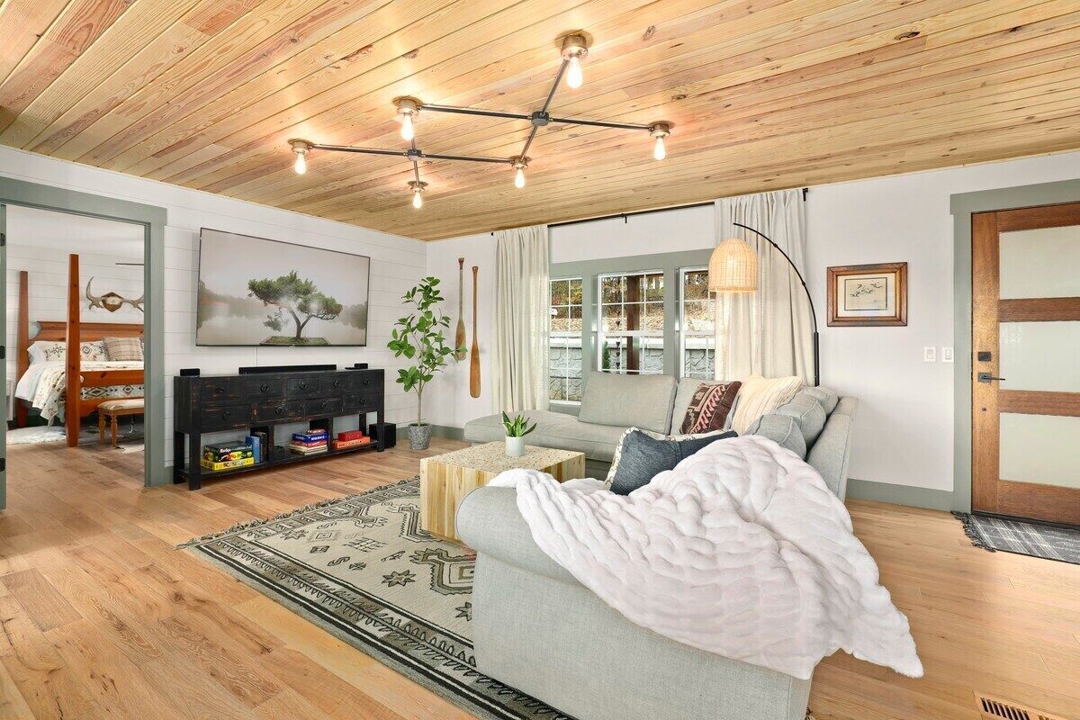 Een televisie en een kantoor