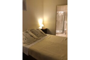 7 bedrooms, desk, iron/ironing board, travel crib