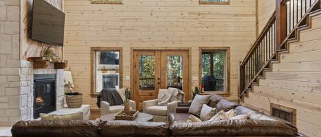 Smart TV, fireplace