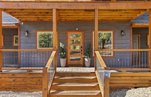 Exterior detail - Hidden Haven Lodge - Huge outdoor area, Hot tub, FREE firewood, Games! (Broken Bow)