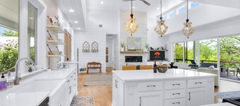 Happiness Ranch - Oak Tree House | Elegant 2/2 with Water Views