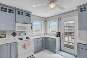 Fridge, microwave, oven, stovetop - Pelican Bay on North Topsail Beach (North Topsail Beach)