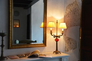 70-cm flat-screen TV with digital channels, TV - La Terrazza di Vico Olivi B&B  (Ventimiglia)