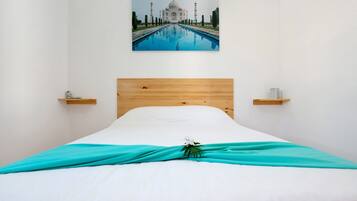 3 slaapkamers, een strijkplank/strijkijzer, gratis wifi, beddengoed