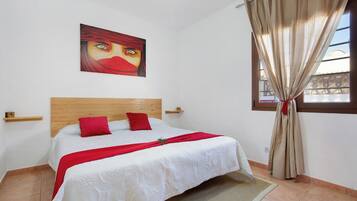 3 slaapkamers, een strijkplank/strijkijzer, gratis wifi, beddengoed