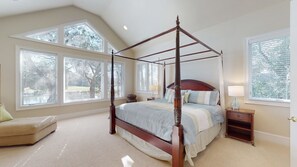 6 bedrooms, iron/ironing board, free WiFi, bed sheets