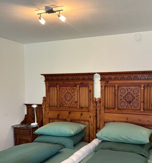 1 slaapkamer, een strijkplank/strijkijzer, gratis wifi, beddengoed