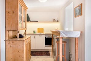 冷蔵庫、オーブン、コンロ、食器洗い機