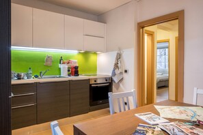 Kylskåp, ugn, spishäll och diskmaskin
