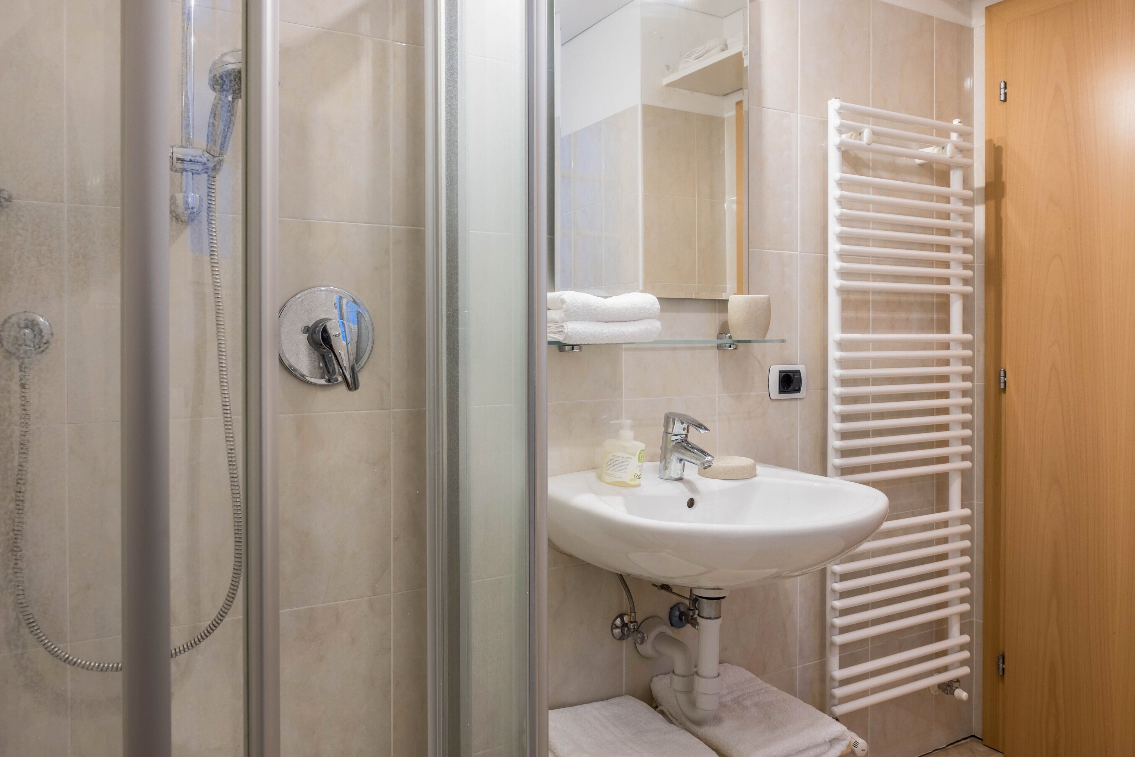 Doccia, asciugacapelli, asciugamani