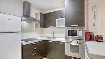 Fridge, microwave, stovetop, coffee/tea maker