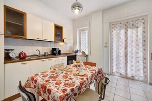 Dining - Apartment "Casa Rosso Melograno" near the sea with balconies and Wi-Fi (Alassio)