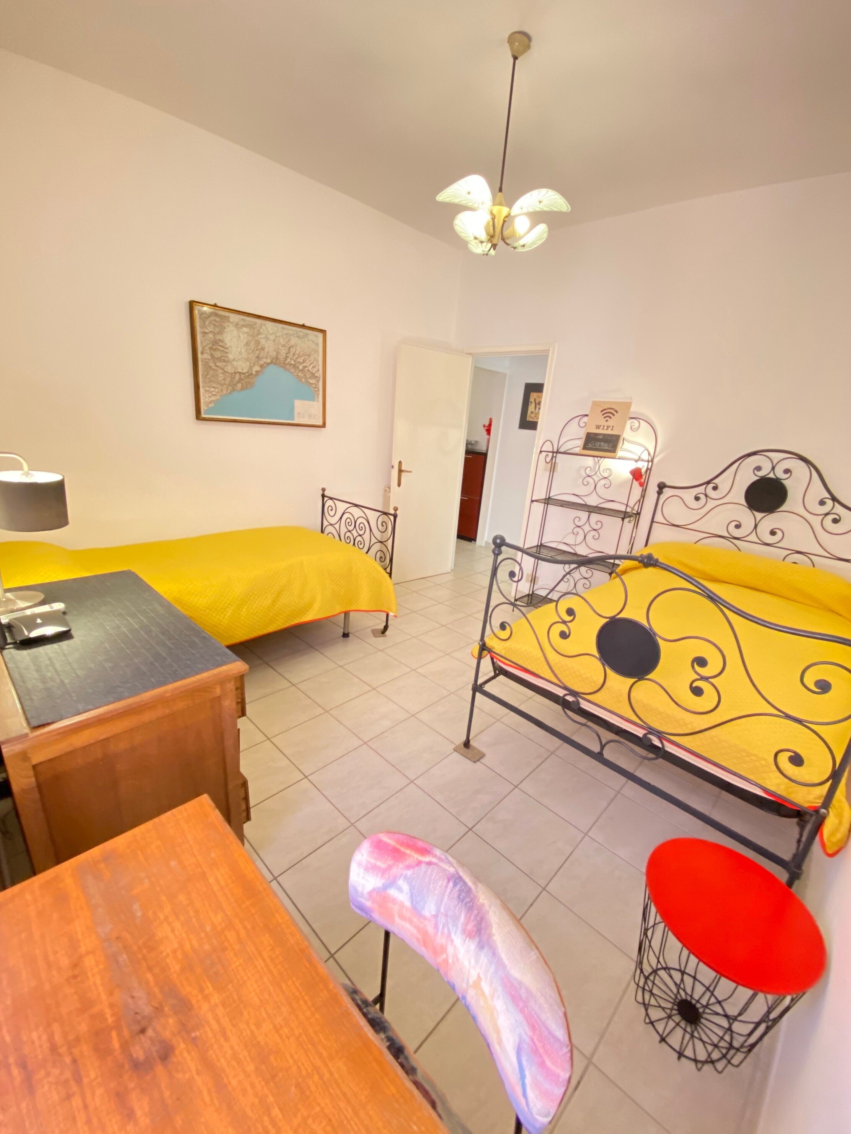 2 dormitorios, tabla de planchar con plancha, wifi gratis y ropa de cama