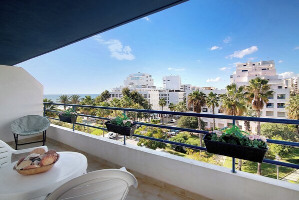 Property grounds - Apartment "Lovely one bedroom apartment" with Shared Pool, Balcony & Wi-Fi (Quarteira)